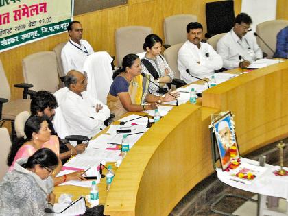 The city does not water the screws | पेंचचे पाणी शहराला नको The city does not water the screws | पेंचचे पाणी शहराला नको