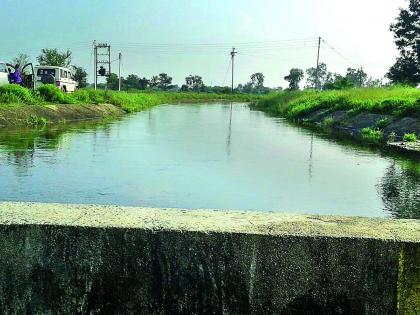 The screw canal is waiting for the repair | पेंचचा कालवा दुरुस्तीच्या प्रतीक्षेत