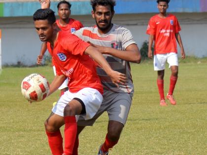 Kolhapur: K.S.A. Senior Football League: Missing 'Laxmukteshwar' in the match of the tournament | कोल्हापूर : के.एस.ए. वरिष्ठ फुटबॉल लीग : चुरशीच्या लढतीत ‘ऋणमुक्तेश्वर’ची उत्तरेश्वरवर मात