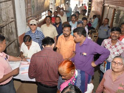 Readers crowd to register for 'Lokmat' Explosive Offer | ‘लोकमत’च्या धमाकेदार आॅफरच्या नोंदणीसाठी वाचकांची गर्दी