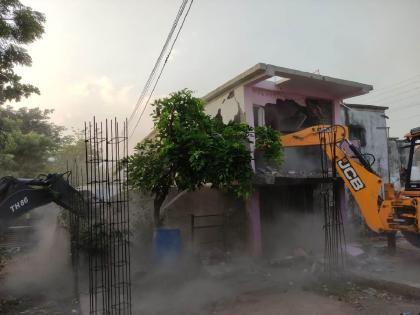 Municipal Corporation hammered on four constructions: Chandrapur Illegal constructions increased | चार बांधकामांवर महापालिकेने चालविला हातोडा: चंद्रपूर अवैध बांधकाम वाढले