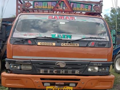 Theft of a tempo parked in a godown at Latur | लातूर येथे गोदामात पार्किंगला लावलेल्या टेम्पोची चोरी