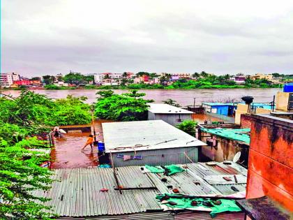 When will the line of flood be sure?four time 400 family affected | पूररेषा केव्हा होणार निश्चित ? साईनाथनगरच्या चारशे कुटुंबांना चार वेळा बसला पुराचा फटका