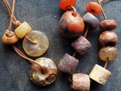 Four thousand year old stone bead factory found in Mahurzari in Nagpur district | नागपूर जिल्ह्यातील माहुरझरीत आढळली चार हजार वर्षे जुनी दगडी मण्यांची फॅक्टरी