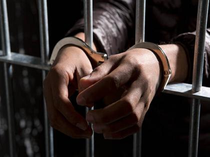 Fugitive prisoners of Sangamner arrested at Jamner, were hiding in a farm in Shelgaon | संगमनेरच्या फरार कैद्यांना जामनेर येथे अटक, शेळगावातील शेतात होते लपलेले