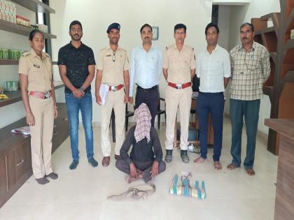 The forest department arrested the seller of monitor lizard | घाेरपडची विक्री करणाऱ्यास वनविभागाने केली अटक