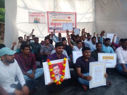 Indefinite hunger strike for appointment letter of MPSC passed engineers | MPSC उत्तीर्ण अभियंत्यांचे नियुक्तीपत्रासाठी बेमुदत उपोषण