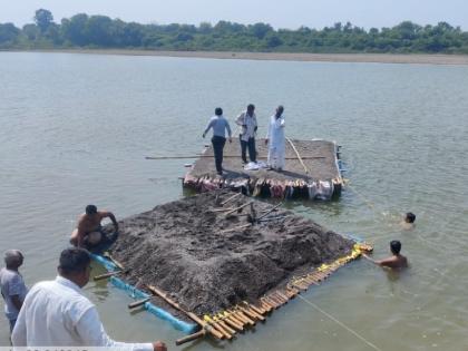 5 'rafts' drowned in the cloudburst of action! Action by Erandol Tehsildars | कारवाईच्या ढगफुटीत ५ ‘तराफे’ बुडाले! एरंडोल तहसीलदारांची कारवाई