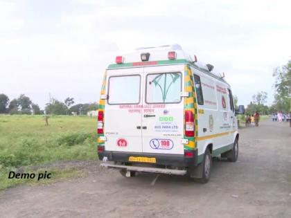 The woman gave birth in full sun and in the ambulance, the ambulance also got punctured later | भर उन्हात आणि रुग्णवाहिकेतच महिलेची प्रसूती, रुग्णवाहिकाही नंतर झाली पंक्चर