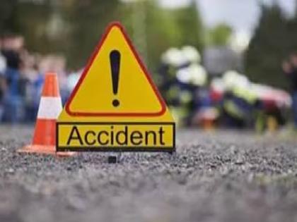 A minor on a two-wheeler dies while trying to overtake a bus, one critical | बसला ओव्हरटेक करण्याच्या प्रयत्नात दुचाकीवरील अल्पवयीन मुलाचा मृत्यू, एक गंभीर