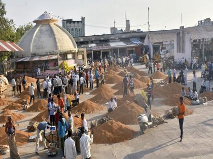 Record arrival of gram in Akola Bazar Samiti; Queues of vehicles | अकोला बाजार समितीत हरभऱ्याची विक्रमी आवक; वाहनांच्या रांगा