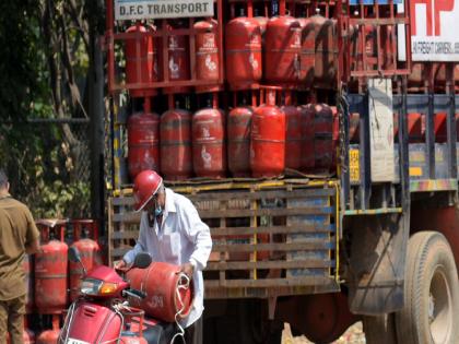 Gas cylinder godowns threaten lives of citizens: Consumer panchayats demand shifting of godowns outside the city | गॅस सिलिंडरच्या गोदामांमुळे नागरिकांच्या जीवाला धोका: गोदामे शहराबाहेर हलवण्याची ग्राहक पंचायतची मागणी