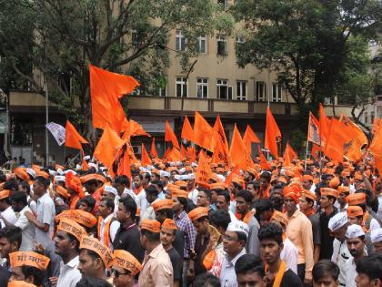 Meetings of Maratha brothers in villages to file candidature from Madhya | माढ्यातून उमेदवारी दाखल करण्यासाठी गावागावांत मराठा बांधवांच्या बैठका सुरू