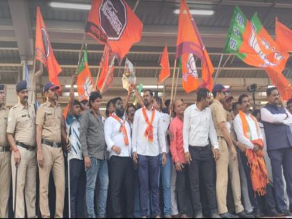 Political fight in Digha Gaon station, tension for some time: Crowd of BJP, Shiv Sena, MNS workers | दिघा गाव स्थानकात राजकीय चढाओढ, काही वेळासाठी झाला तणाव