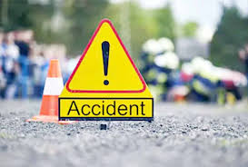 Young woman dies in car accident in Ghagbari Shivara | घागबारी शिवारात कार अपघातात तरुणीचा मृत्यु