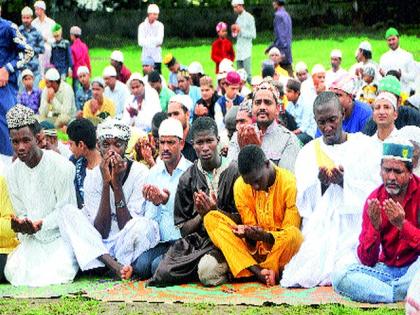 Attendees of African Muslims Attention! | आफ्रिकन मुस्लिमांची उपस्थिती लक्षवेधी