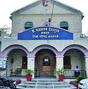 The dispute of the fund is in the divisional commissioner's court | निधीवाटपाचा वाद विभागीय आयुक्तांच्या कोर्टात