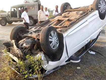 Car accident while rescuing dog; 3 injured including woman | कुत्र्याला वाचवताना कारला अपघात; महिलेसह ४ जखमी