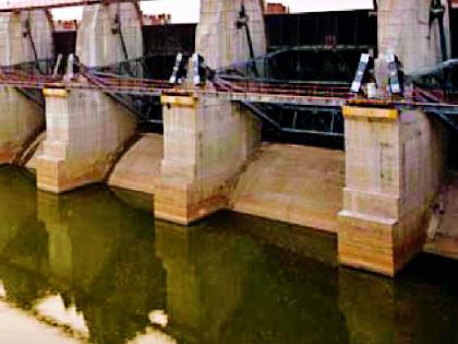 Political struggles for credit even in lockdown | लॉकडाऊनमध्येही श्रेयासाठी राजकीय धडपड Political struggles for credit even in lockdown | लॉकडाऊनमध्येही श्रेयासाठी राजकीय धडपड