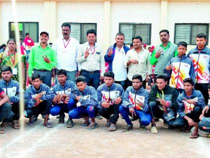 Students at the Chinchla Ashram School at the state level | चिंचला आश्रमशाळेतील विद्यार्थी राज्य पातळीवर