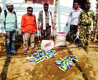 Seized stolen seeds from Sakumur | सकमूर येथून चोरबीटी बियाणे जप्त Seized stolen seeds from Sakumur | सकमूर येथून चोरबीटी बियाणे जप्त