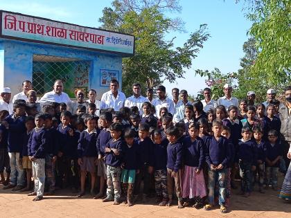 Distribution of sweaters to students in remote areas | अतिदुर्गम भागातील विद्यार्थ्यांना स्वेटर वाटप