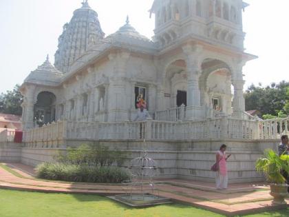 Crowd of devotees at Trimbakeshwari Gajanan Maharaj Temple | त्र्यंबकेश्वरी गजानन महाराज मंदिरात भाविकांची गर्दी