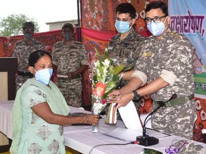 Surrender of extremist women Naxals in Gadchiraeli | गडचिराेलीत जहाल महिला नक्षलीचे आत्मसमर्पण