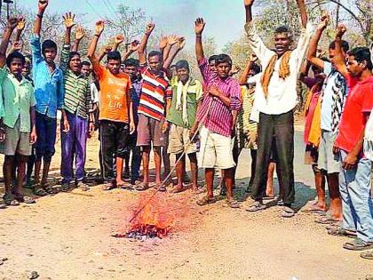 Naxalites burned by villagers | गावकऱ्यांनी जाळले नक्षली बॅनर