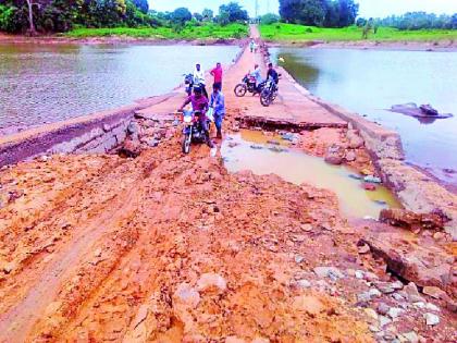 Gadahari drainage rolling was carried away | गडअहेरी नाल्याचा रपटा वाहून गेला