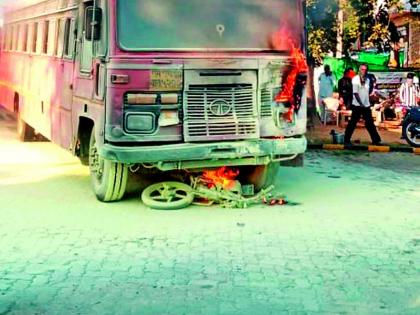 दुचाकीची बसला धडक, दोन जण ठार
