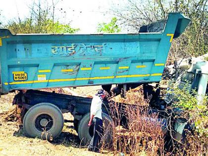 Truck accident | दुचाकीस्वारास वाचविण्यात ट्रकचा अपघात