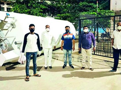 Admission of oxygen tank of one and a half thousand liters in medical | मेडिकलमधील साडेतेरा हजार लिटरचे ऑक्सिजन टँक दाखल Admission of oxygen tank of one and a half thousand liters in medical | मेडिकलमधील साडेतेरा हजार लिटरचे ऑक्सिजन टँक दाखल