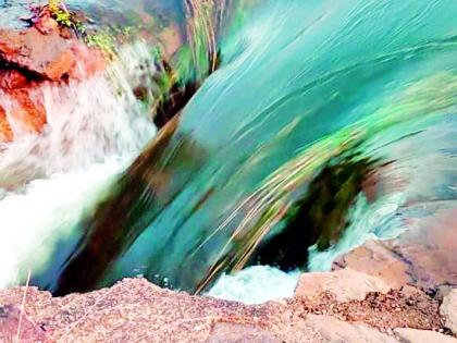 The Etihadoh Dam canal was broken | इटियाडोह धरणाचा कालवा फुटला The Etihadoh Dam canal was broken | इटियाडोह धरणाचा कालवा फुटला