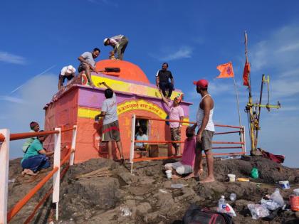  The color of the temple at Kalsubai peak | कळसुबाई शिखरावरील मंदिराची रंगरंगोटी