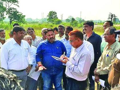 Central squad inspection of roadside fields! |  रस्त्यालगतच्या शेतांचीच केंद्रीय पथकाकडून पाहणी!