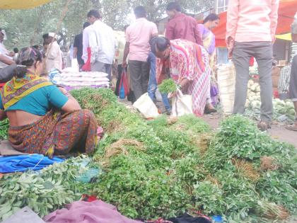 In Kolhapur, the Cereal Markets stabilized, the fruit market increased | कोल्हापुरात कडधान्य मार्केट स्थिर, फळ मार्केट तेजीत