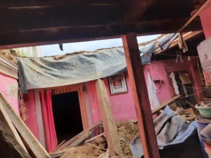 The roof of a house collapsed in Patna | पाटणेत घराचे छत कोसळले