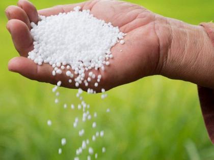 The supply of fertilizers is only 50% of the demand in the district | जिल्ह्यात मागणीच्या तुलनेत ५० टक्केच खतांचा पुरवठा The supply of fertilizers is only 50% of the demand in the district | जिल्ह्यात मागणीच्या तुलनेत ५० टक्केच खतांचा पुरवठा