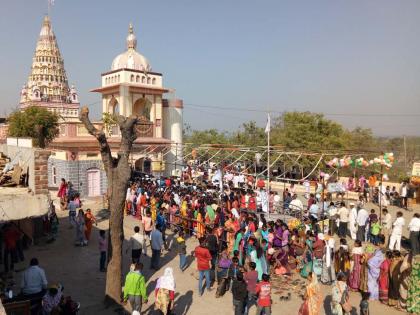 Range from the morning of the devotees for viewing in Sarangkhedaya | सारंगखेडय़ात दर्शनासाठी भाविकांच्या पहाटेपासूनच रांगा