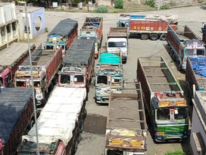 Action on 47 vehicles again in Navapur | नवापुरात पुन्हा ४७ वाहनांवर कारवाई Action on 47 vehicles again in Navapur | नवापुरात पुन्हा ४७ वाहनांवर कारवाई