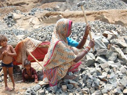 The only announcement was made in the Khadam zamaparmi | खावटी कजर्माफी ठरली केवळ घोषणा The only announcement was made in the Khadam zamaparmi | खावटी कजर्माफी ठरली केवळ घोषणा