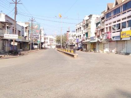 Maruti also locked in the square at Talod | तळोद्यात चौकातील मारुतीही कुलूपबंद