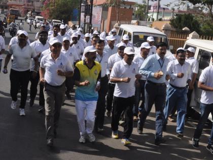 Public awareness was done through a fast track in Nandurbar | नंदुरबारात जलदौडद्वारे करण्यात आली जनजागृती