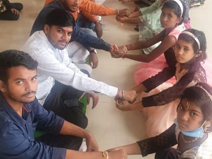 Rakshabandhan with children of suicidal farmers | आत्महत्याग्रस्त शेतकऱ्यांच्या मुलांसोबत रक्षाबंधन