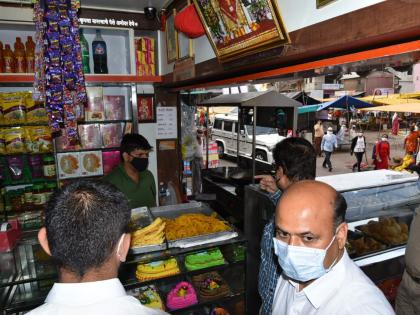 The Collector sealed the sweet shop to Sinnar | जिल्हाधिकाऱ्यांकडून सिन्नरला मिठाईचे दुकान सील