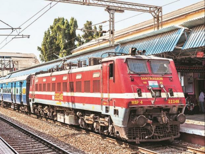 Refund of train tickets from Monday | सोमवारपासून रेल्वे देणार तिकीटाचा परतावा