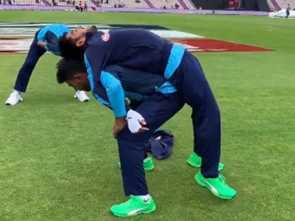 ICC World Cup 2019: ... fans fond of such exercise, watch funny videos | ICC World Cup 2019: ... असा व्यायाम पाहून चाहत्यांनी उडवली हुर्यो, पाहा गमतीशीर व्हिडीओ