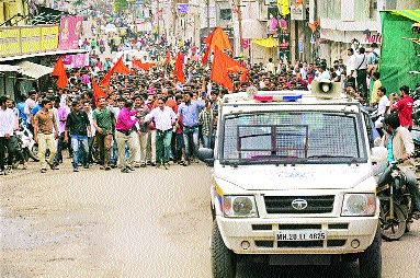 Strained atmosphere during Bandh in Ogbad | औरगाबादेत बंददरम्यान तणावपूर्ण वातावरण