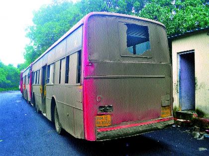 The loss of five buses at different places in the city | शहरात विविध ठिकाणी  पाच बसेसचे नुकसान